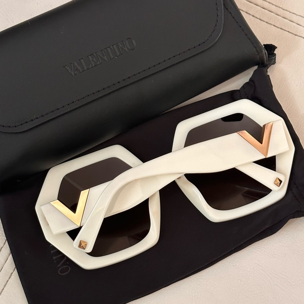 Authentic Valentino Hexagon Sunglasses Off-White
